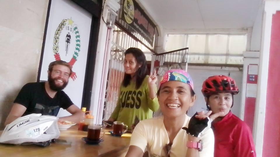 Joining Ani, Darna and one of their cycling friends for one of many great breakfasts which always helped cheer me up considering the dengue fever which was wreaking havoc on my system