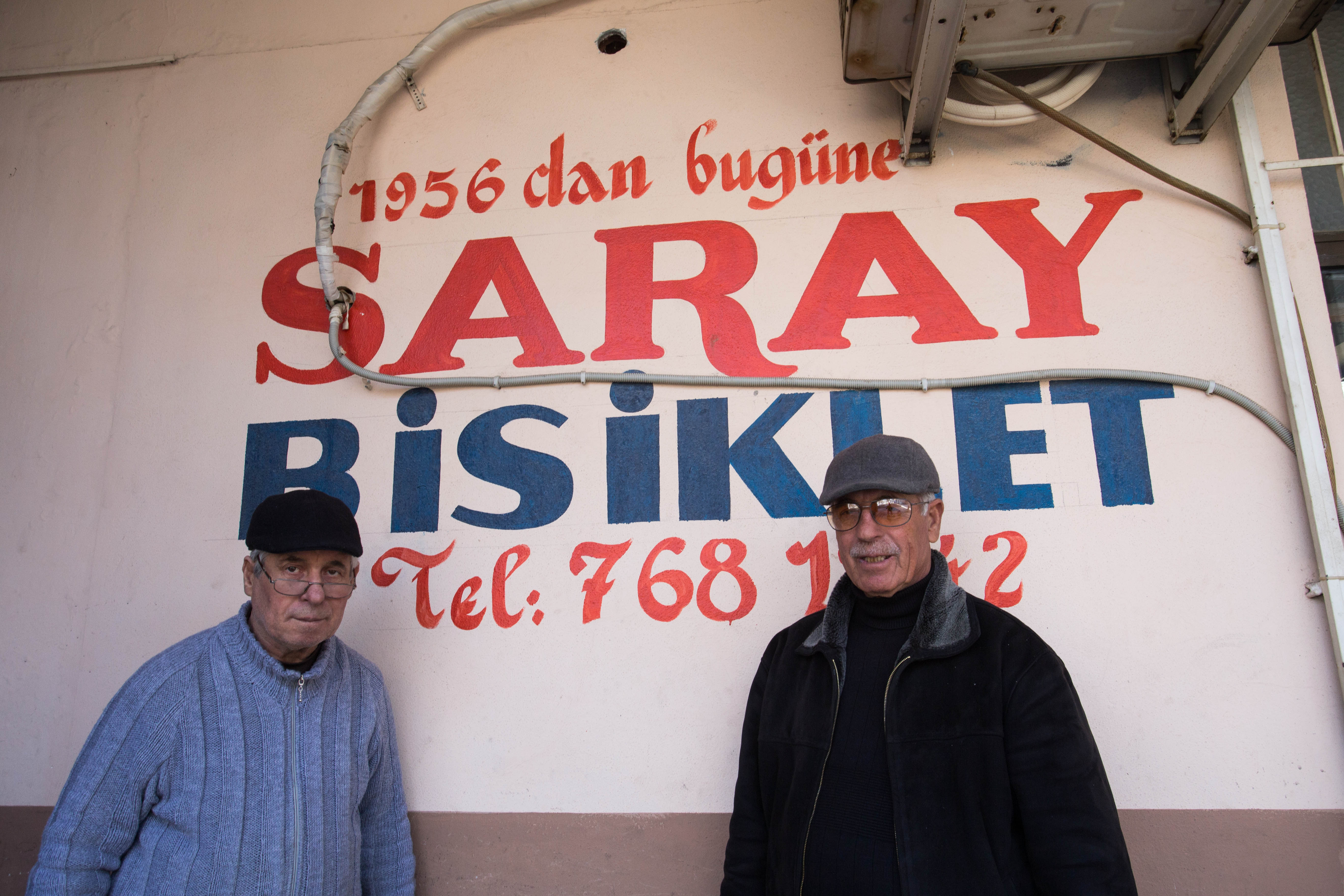 The friendly owners of Saray Bisiklet where I was able to pick up some more patches