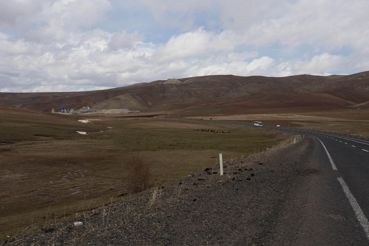 Looking back at the flock of sheep tended to by the two shepherds who had tried to rob me minutes previously