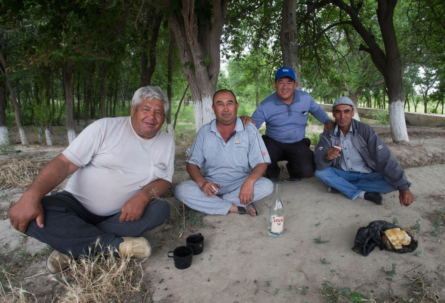 The friendly Uzbek gentlemen who invited me for bread... and vodka