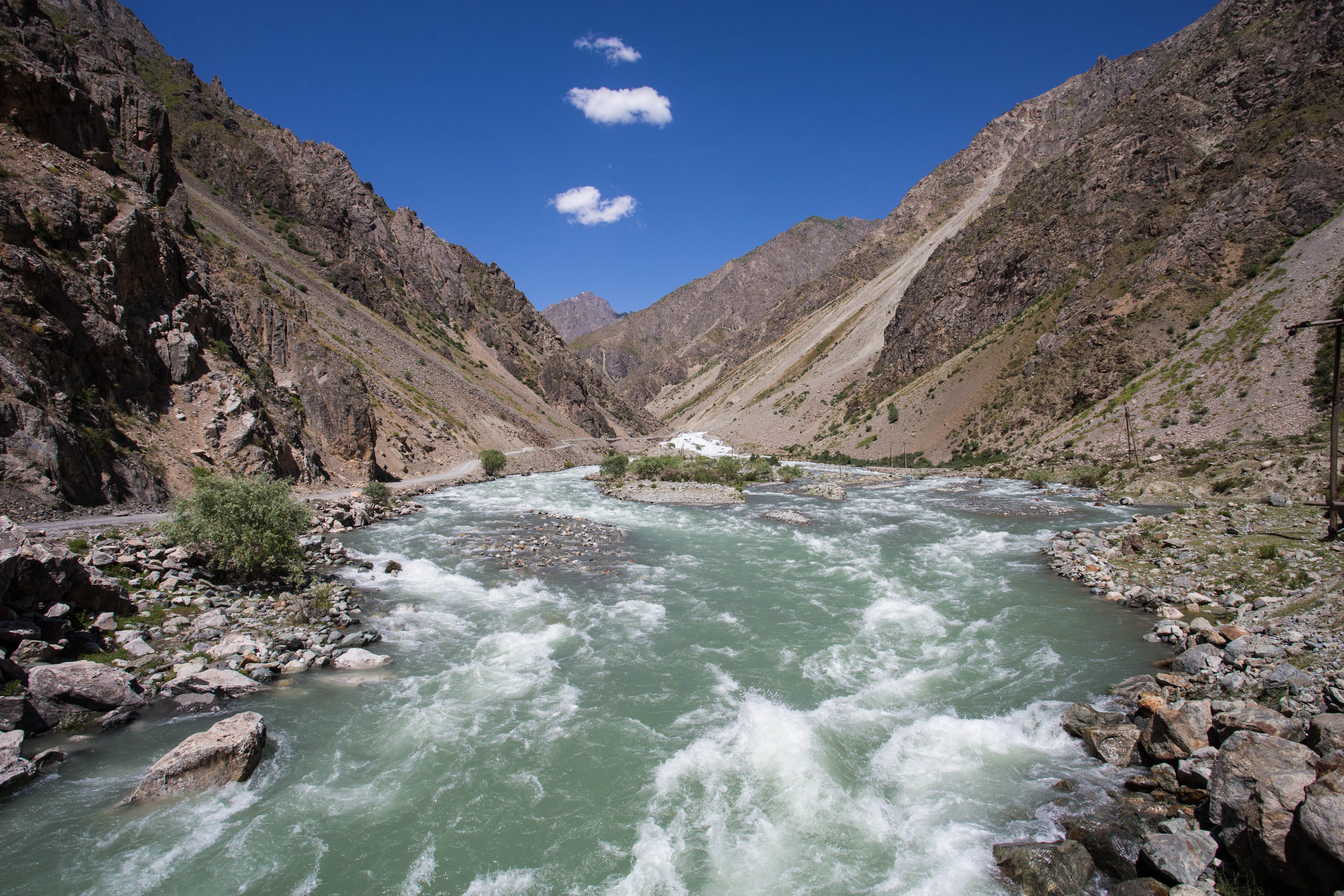 Crossing over a beautiful turquoise river as I close in on Kalai-kumb