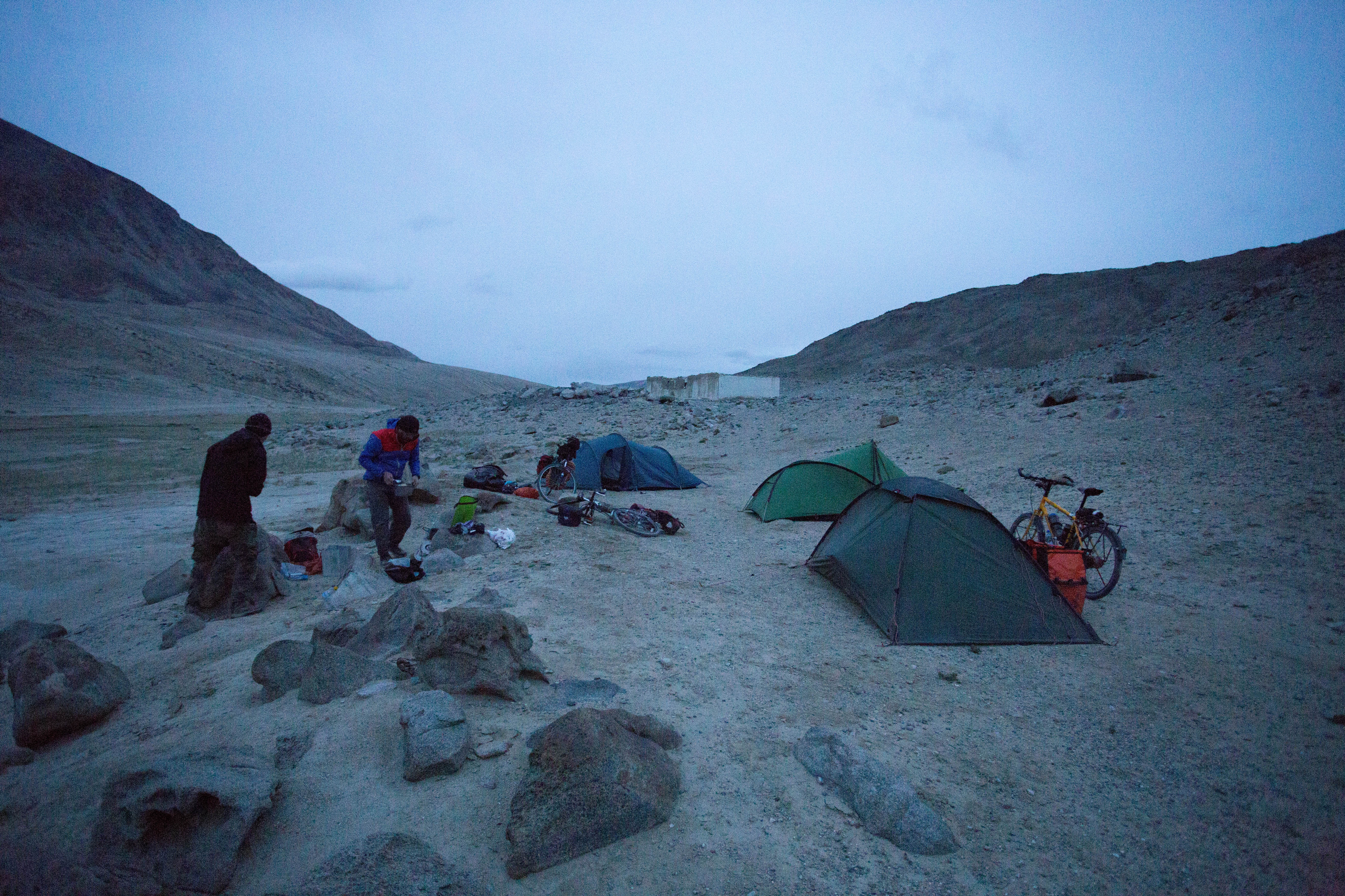 Enjoying the company of Kim and Mark as they cook up dinner on the far side of the Khargush Pass