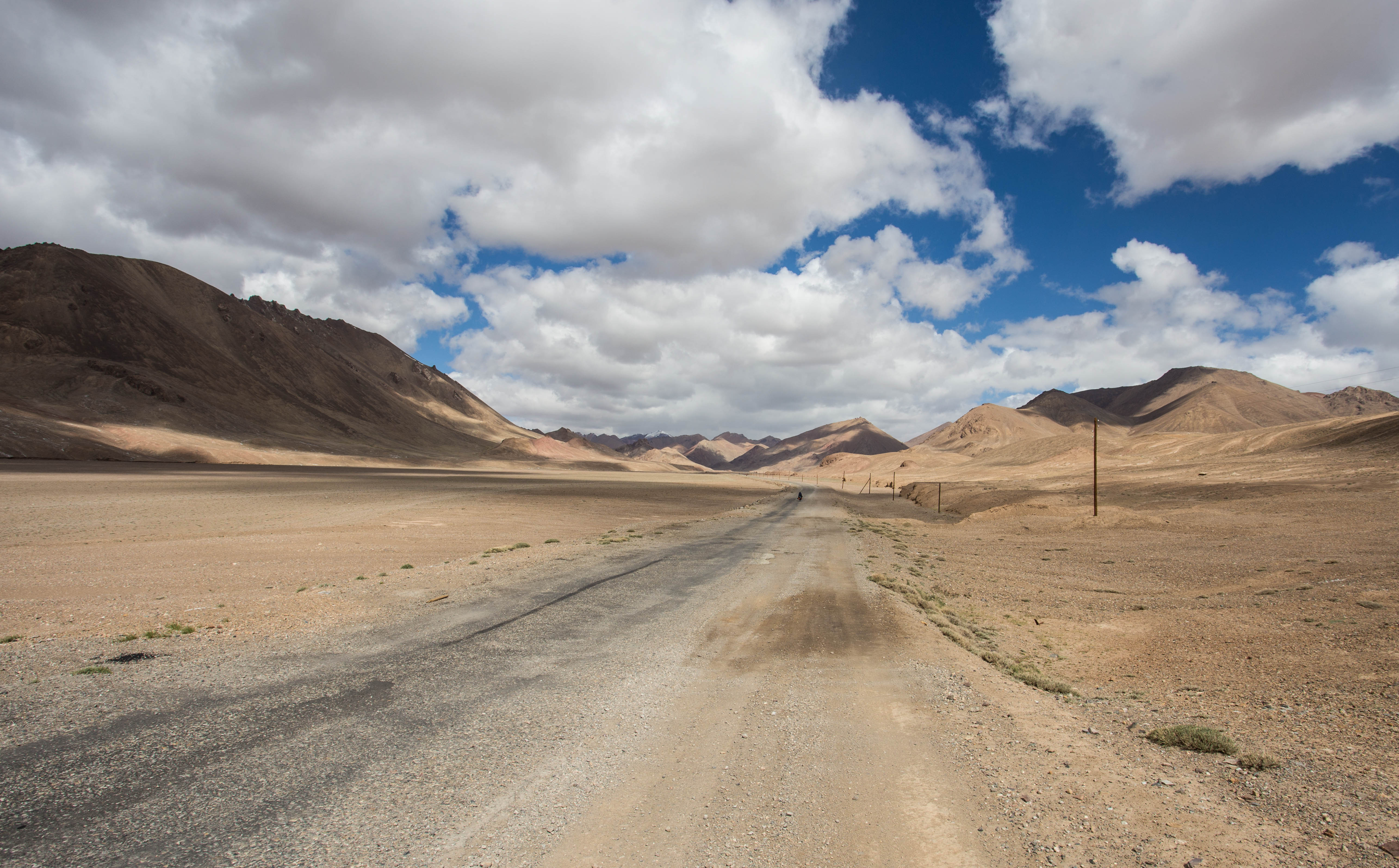 The barren landscape as we close in on the Ak-Baital Pass