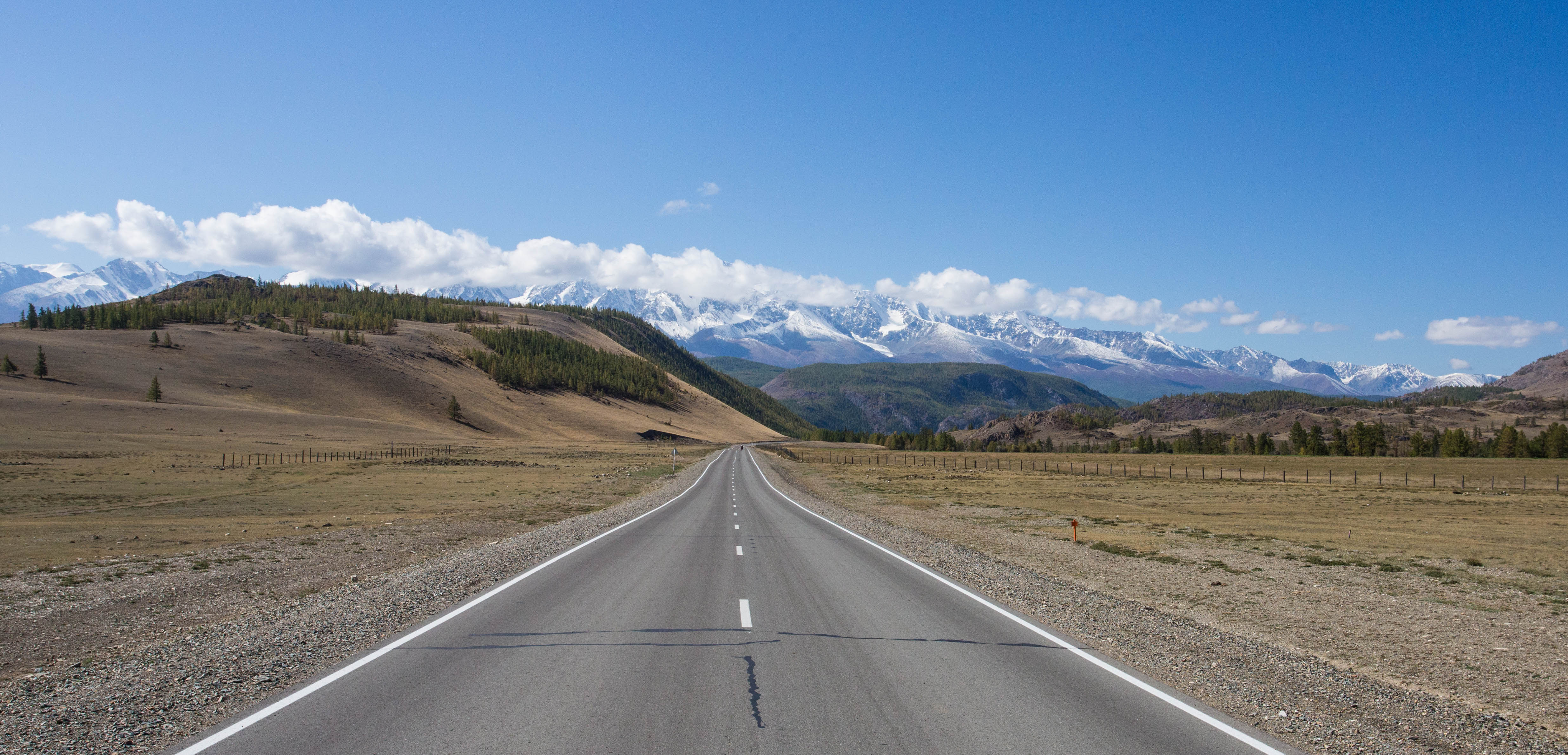 By this point, I had this brilliant road mostly to myself as only a few villages remained before the Mongolian border