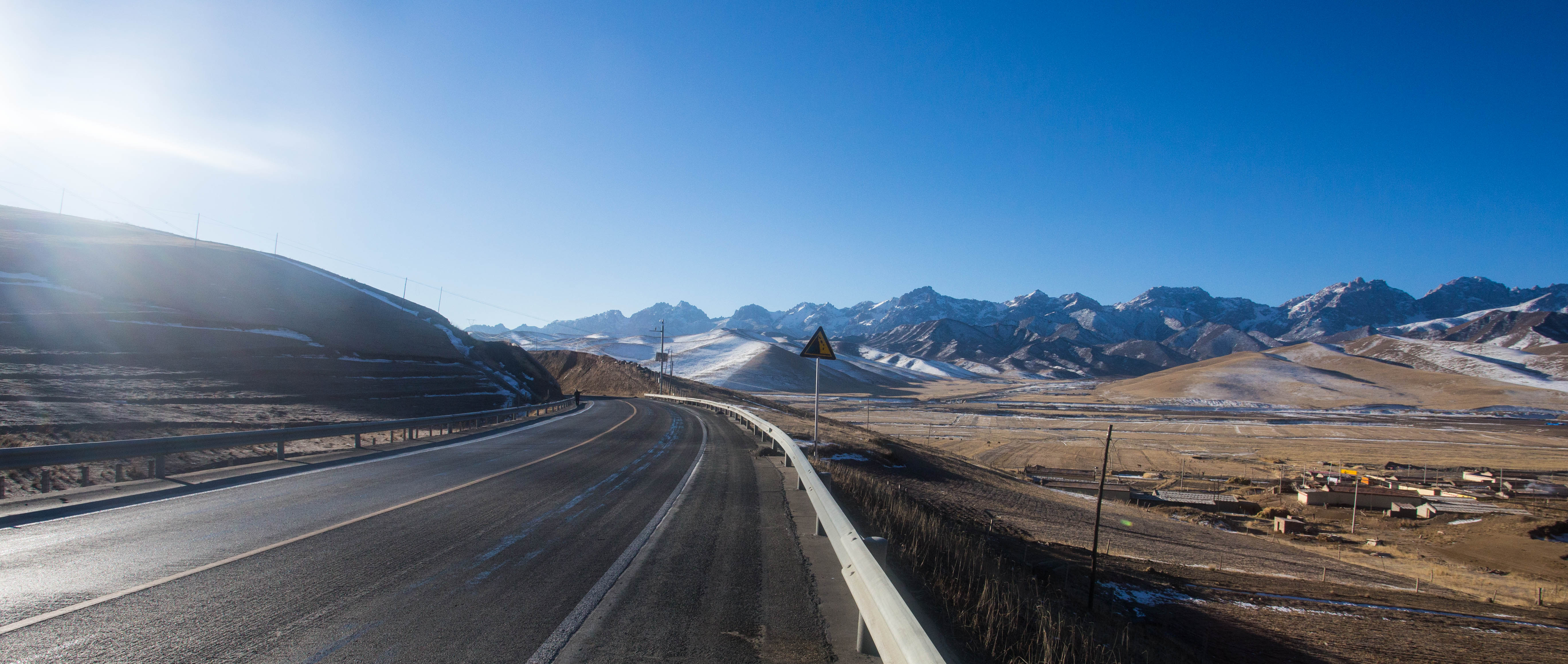 Starting the long descent out of the mountains to Lanzhou