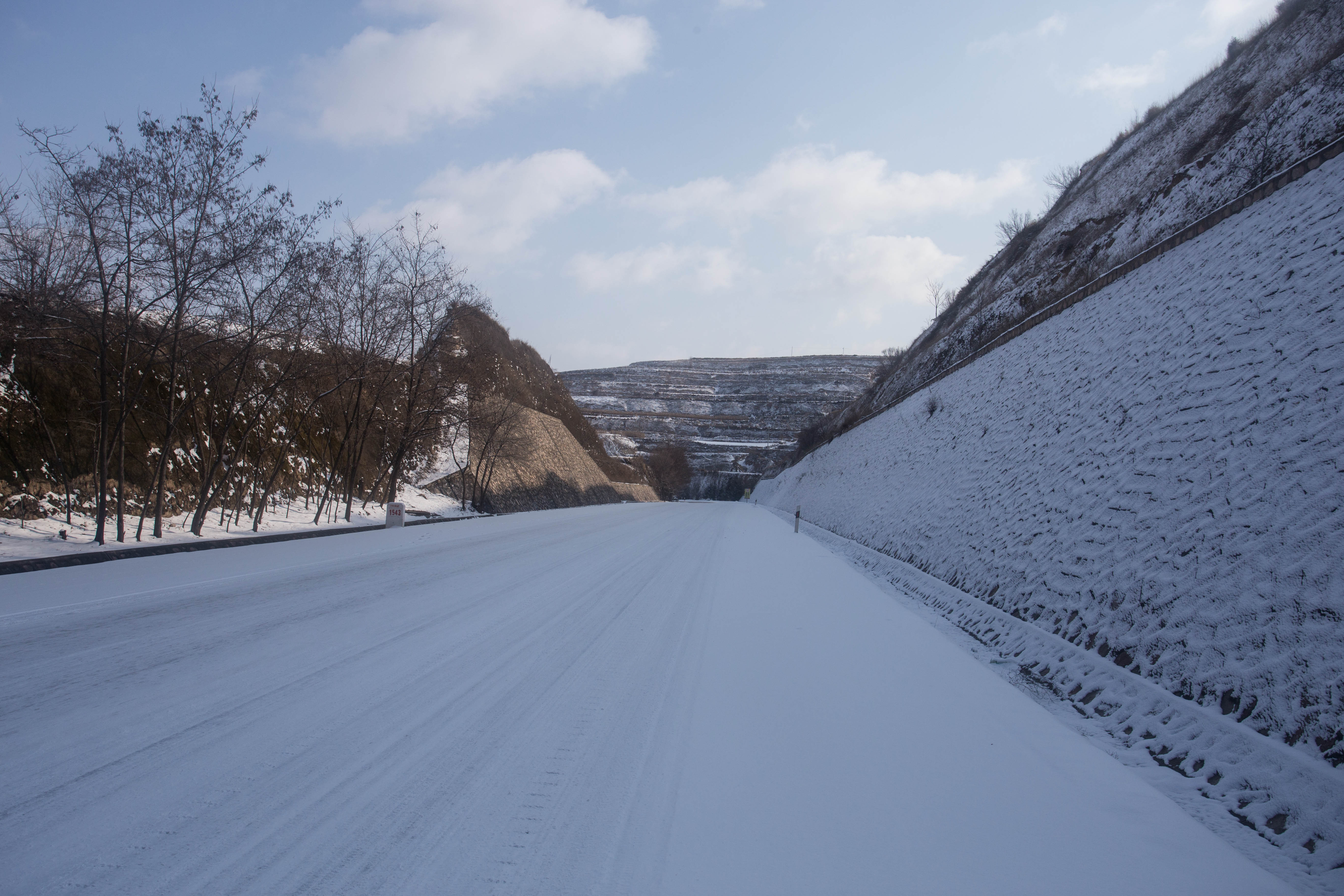 Ploughing through fresh powder as I continue my descent the next morning