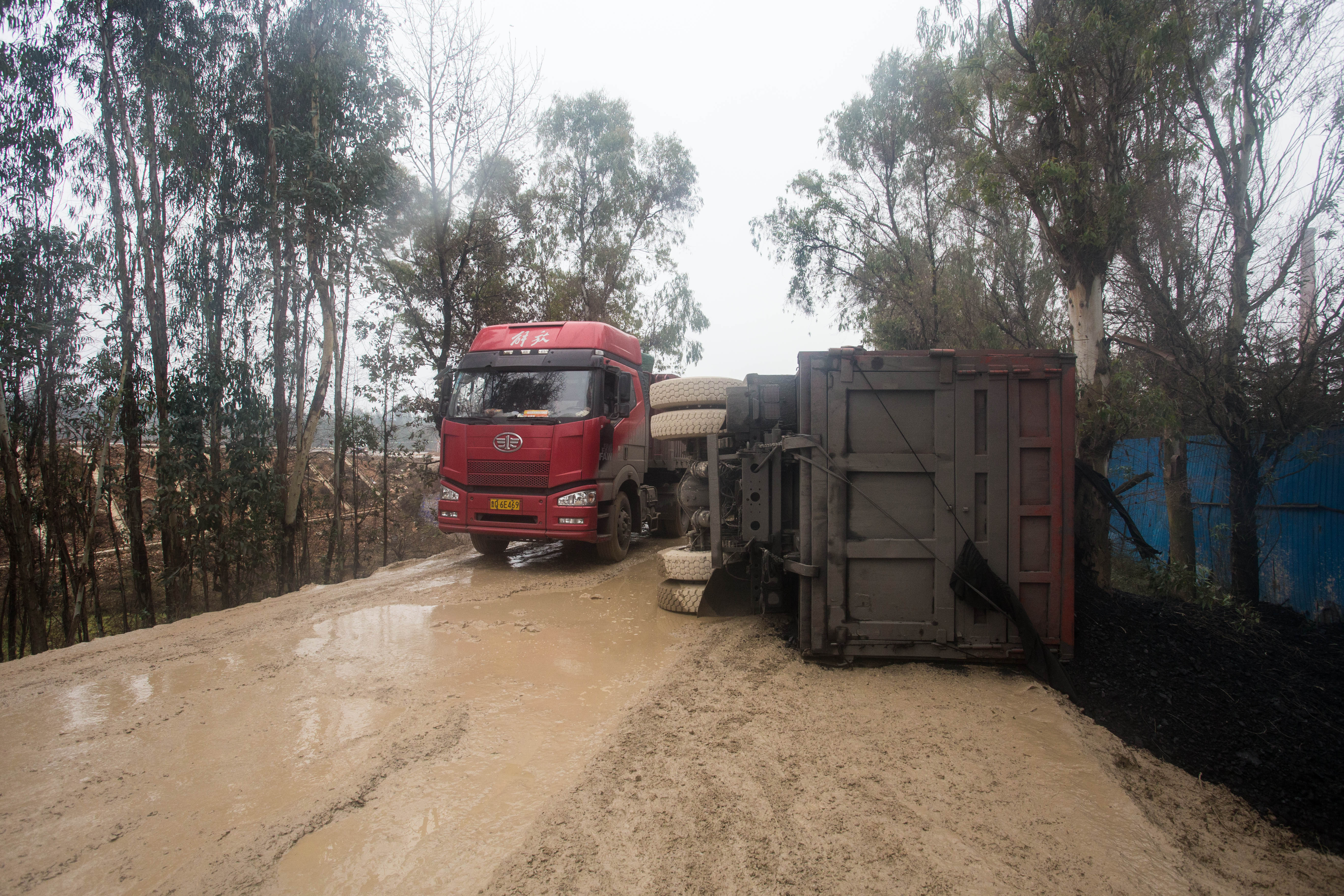 Trucks, honking horns, a crash and endless mud. Classic China!