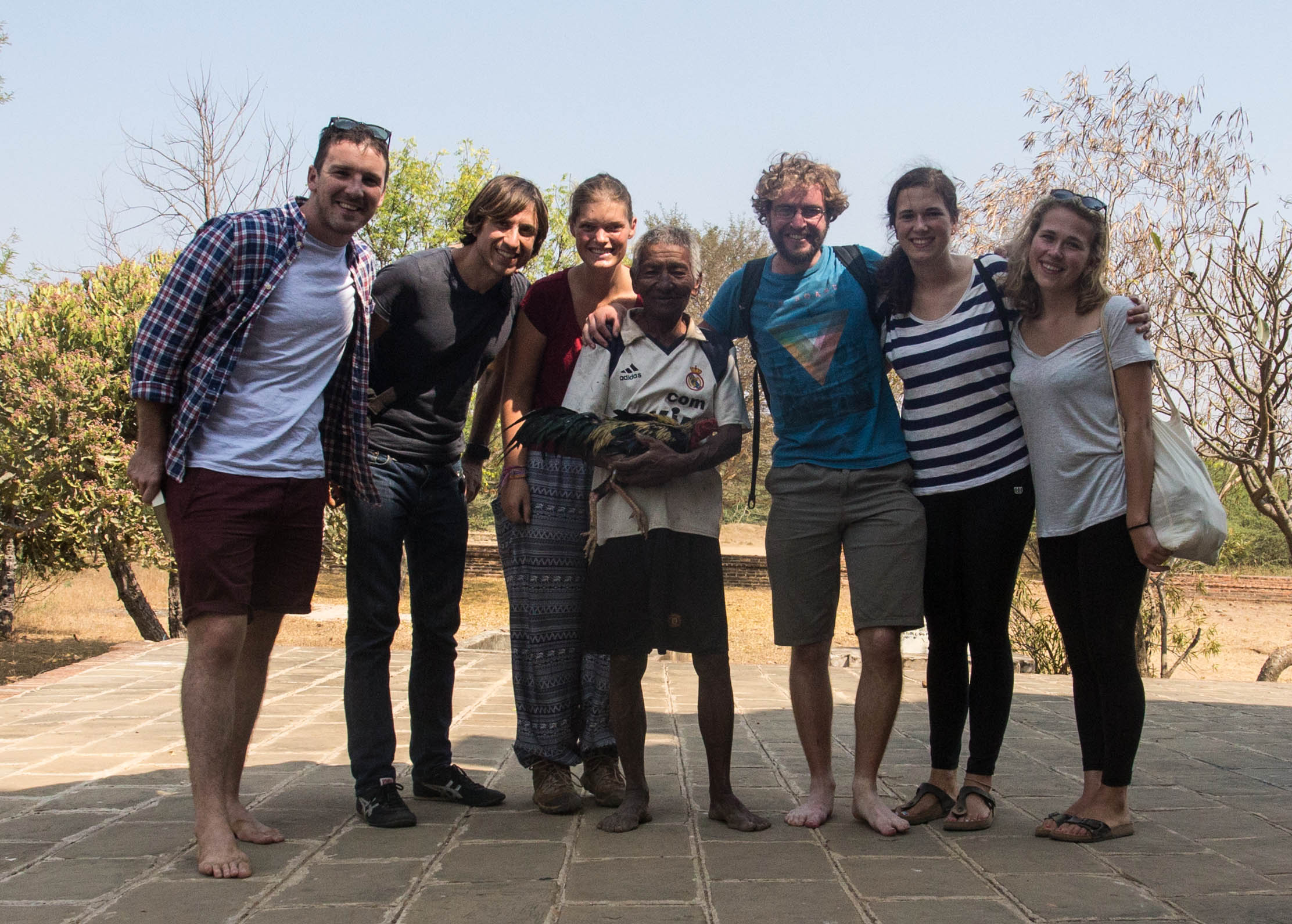 The great bunch of backpackers I spent two days with exploring the many temples of Bagan